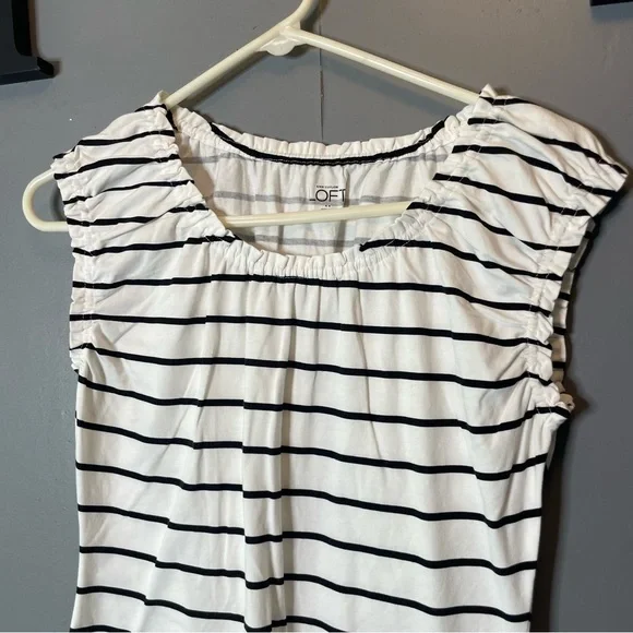 Loft Striped White and Black Women's Sleeveless Top size SP - Picture 2 of 8